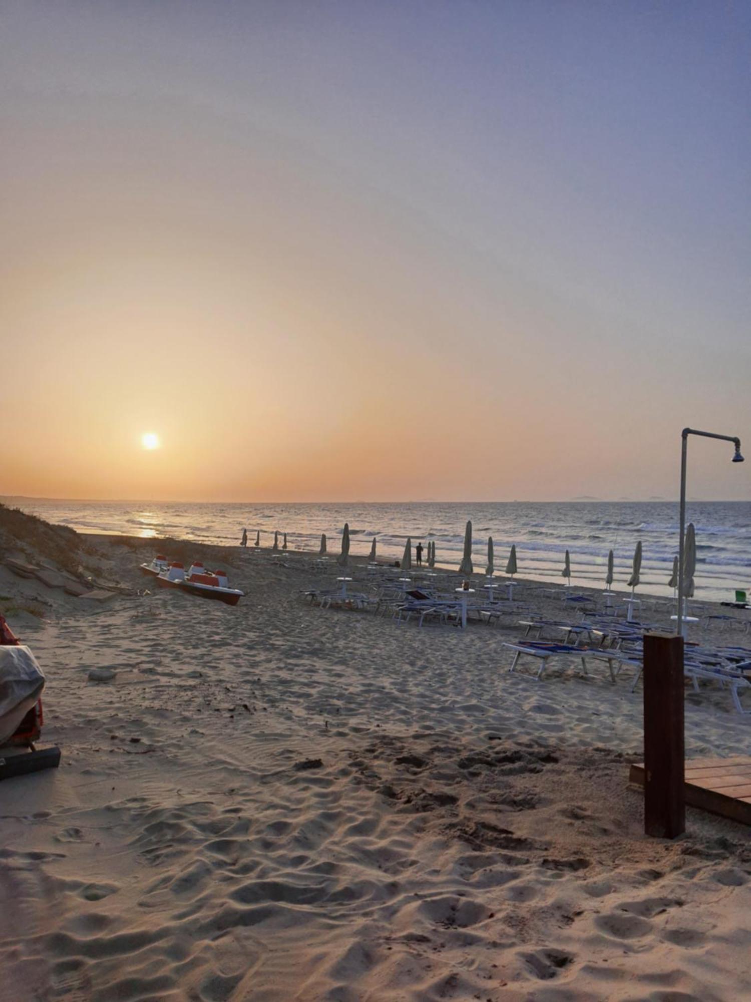 Il Tramonto Sulle Dune Badesi Esterno foto